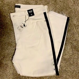 Cropped leggings. Mid rise